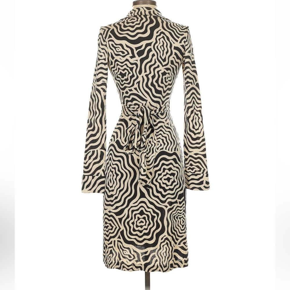 Diane Von Furstenberg Black and Cream Patterned Dress - Picture 3 of 10
